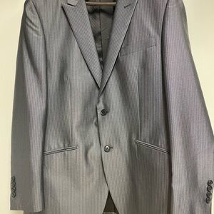 Gray Single-Breasted Suit with Notched Lapel